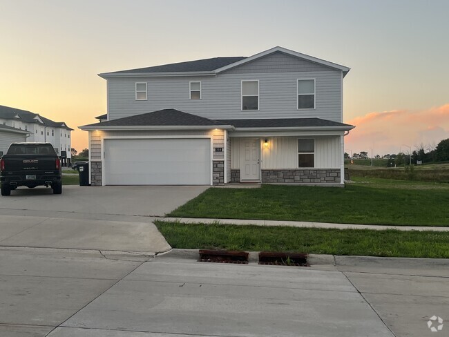 Building Photo - 304 Post Oak Dr