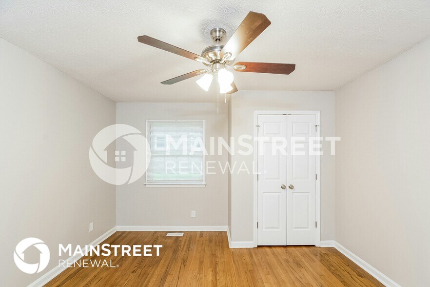 Building Photo - 4545 Kinlock Dr