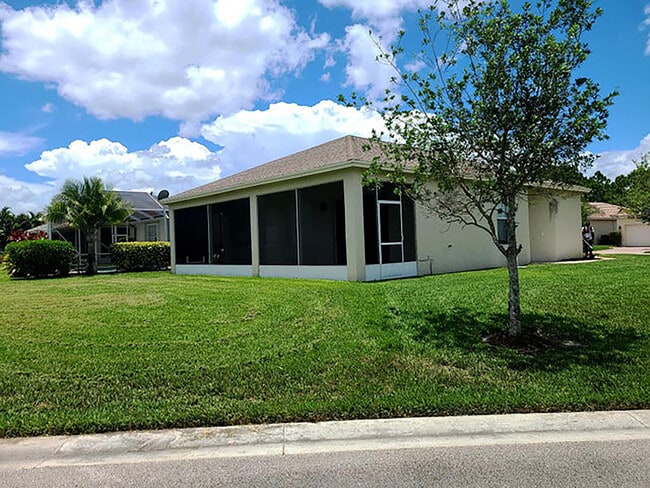 Primary Photo - 205 SW Maclay Way