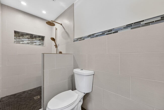 Building Photo - 624 NW 28th Ct