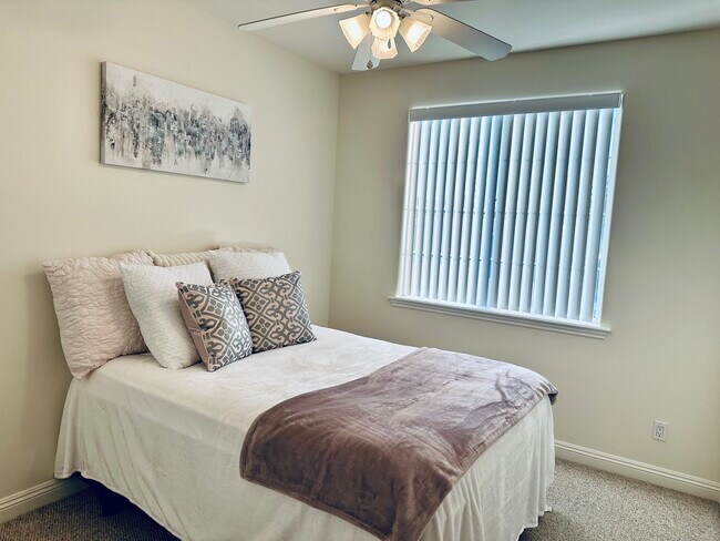 Bedroom 2 - 4118 W Kling St