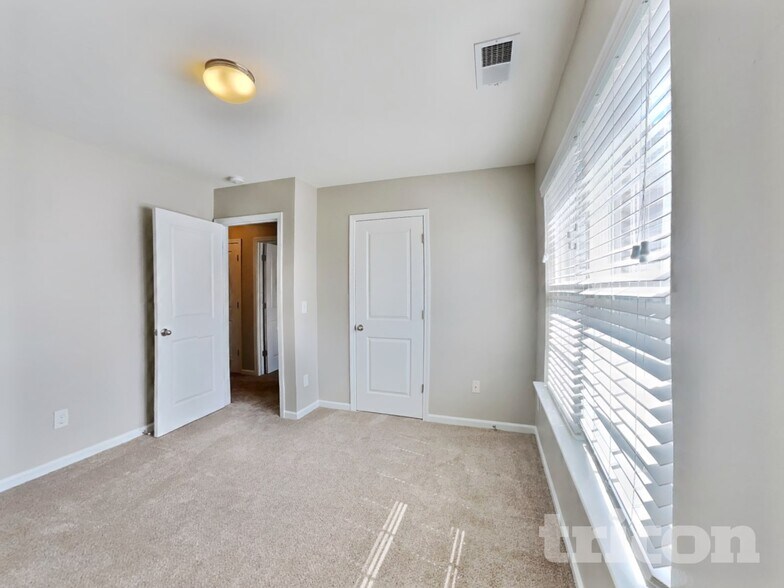 Building Photo - 1908 Northrop Dr