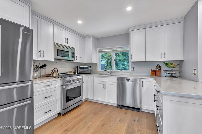 Building Photo - 637 Beacon Blvd