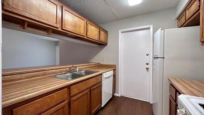 Building Photo - 506 Willowbend Cove