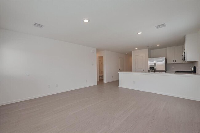 Building Photo - 21459 Montecagnano Ave