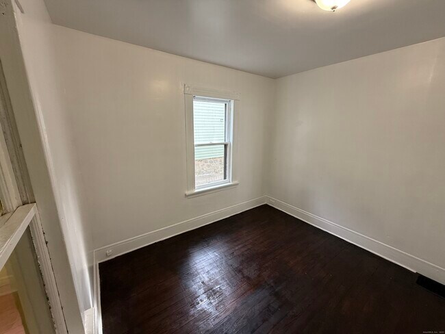 Building Photo - 174 Brentwood Ave