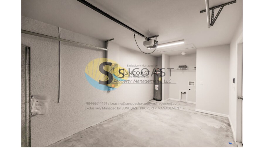 Building Photo - 3851 Hollycrest St