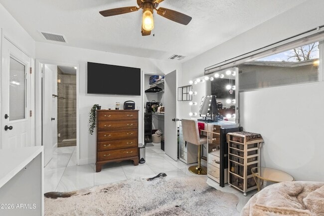 Building Photo - 3938 E Cheery Lynn Rd