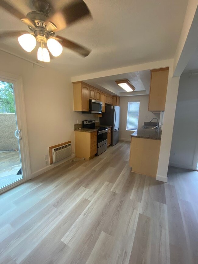 Building Photo - Beautiful Downstairs Two Bedroom Two bath ...