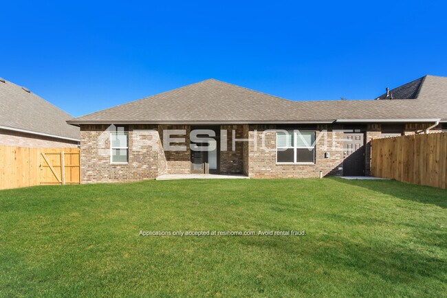 Building Photo - 960B Elowyn St