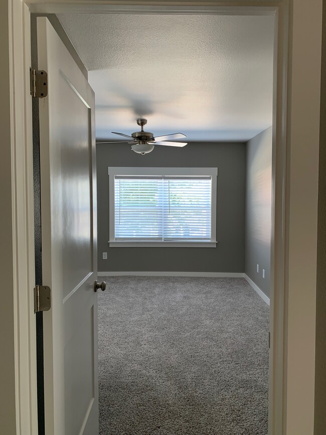 Bedroom 1 - 400 E Twin Springs St