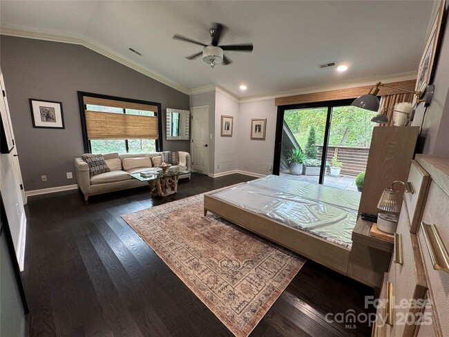 Building Photo - 210 Hargett Ct