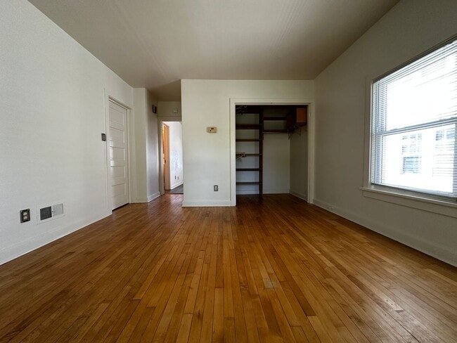 Building Photo - 337 N Maple Ave