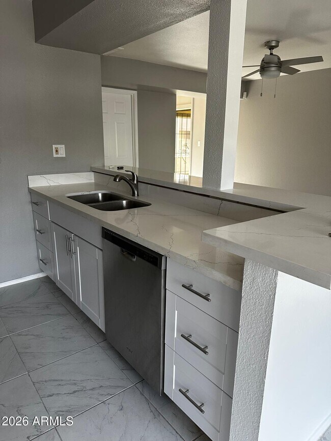 Building Photo - 1701 W Tuckey Ln