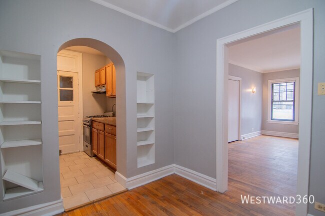Building Photo - 1618 W Farwell Ave
