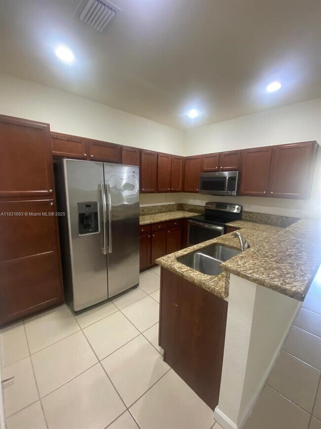 Building Photo - 9408 SW 171st Pl