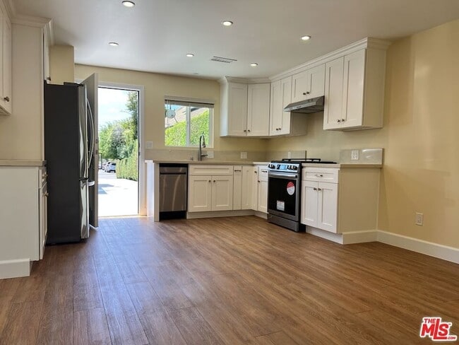 Building Photo - 3753 W 60th St