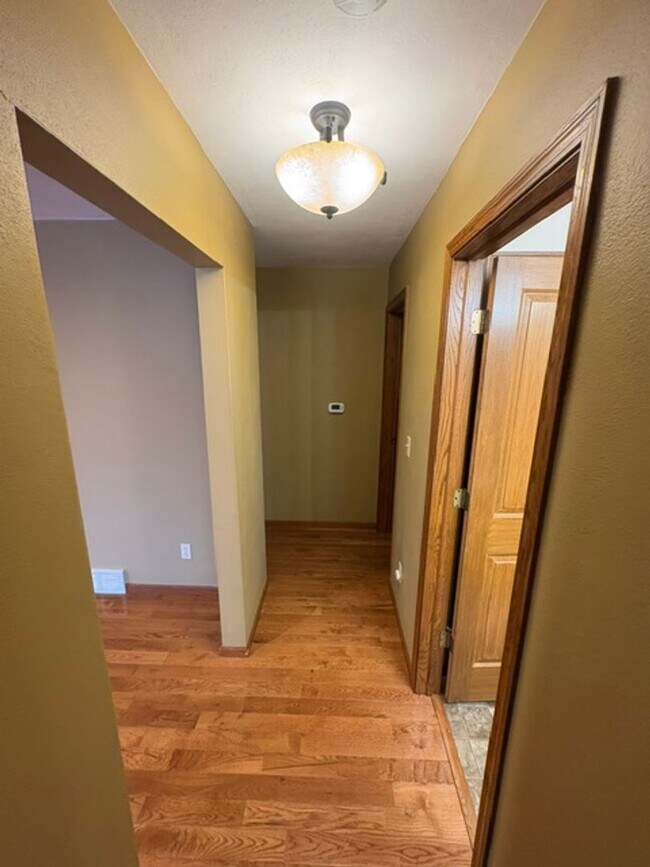 Building Photo - Single Family Home in Germantown Hills with Pool 3 BR / 4BA