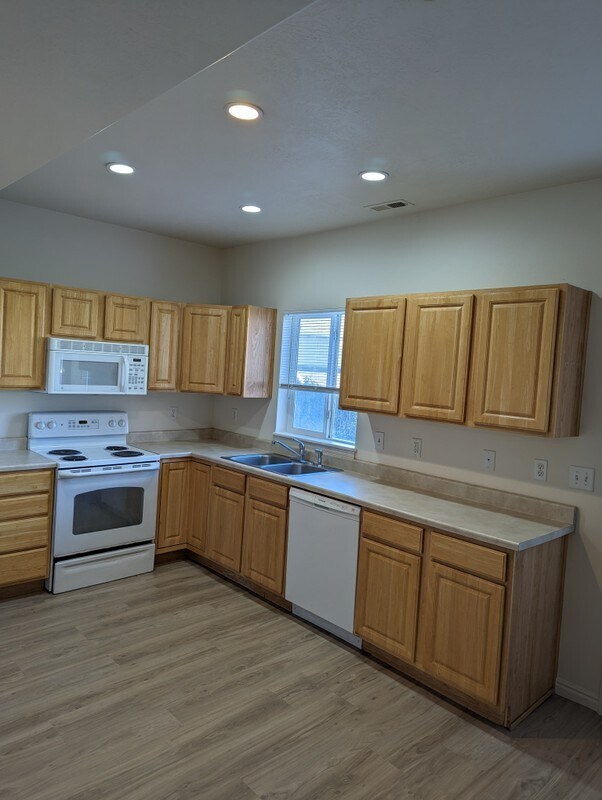 Building Photo - 5052 W Wind Rock Ln