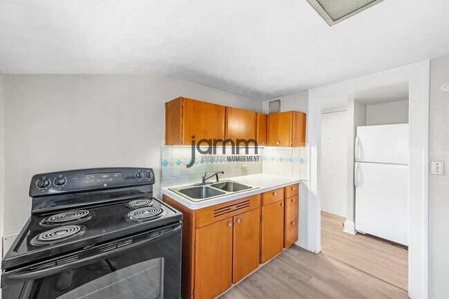 Building Photo - 14724 Clifton Blvd