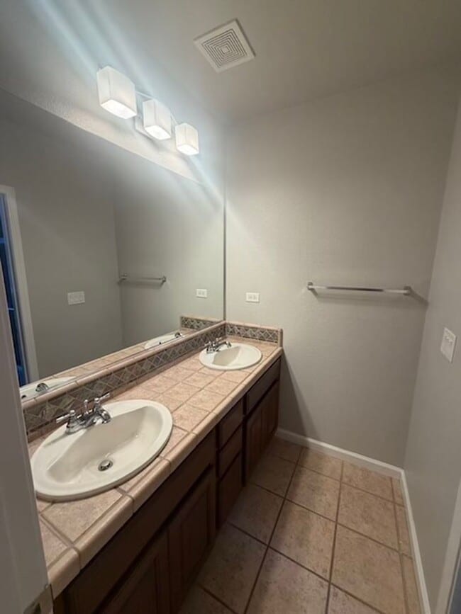 Building Photo - 4 Bedroom Home in Whitney Ranch with Access to Clubhouse