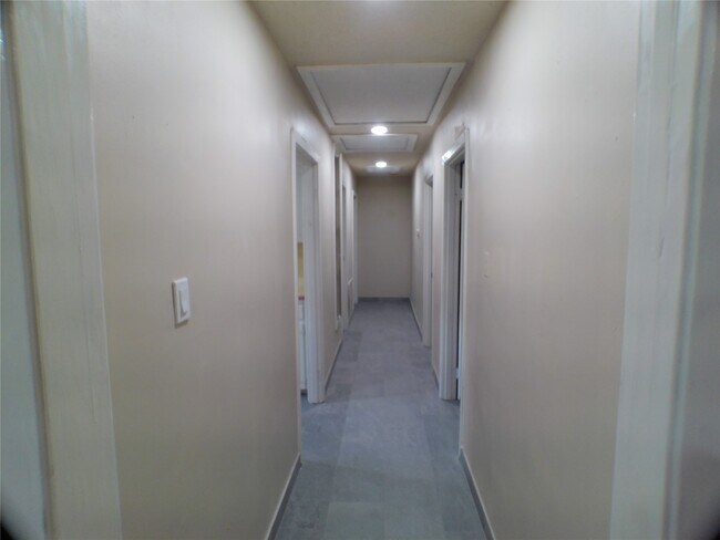 Building Photo - 601 Fresa Rd