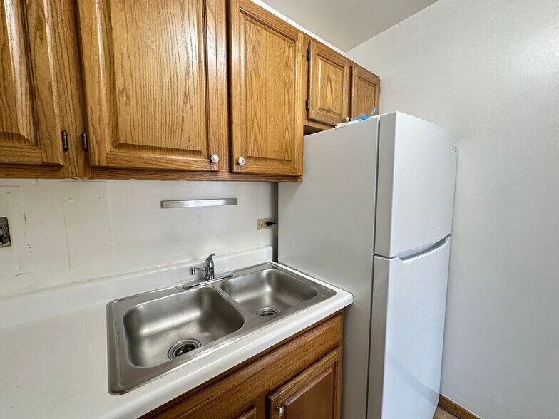Building Photo - 4180 N Marine Dr