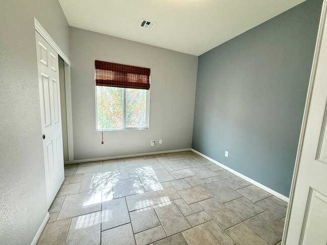 Building Photo - MOVE IN SPECIAL! FIRST TWO WEEKS RENT FREE...