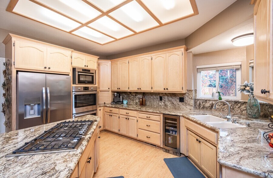 Building Photo - 841 Oak Crest Cir