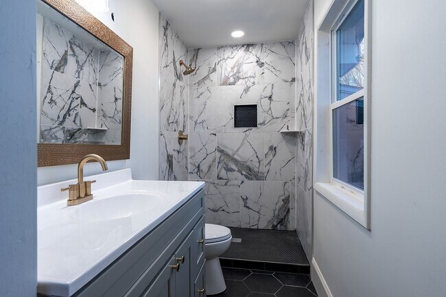 Building Photo - REMODELED 4 BEDROOM HOUSE
