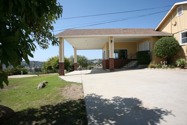 Building Photo - 3Br 2Ba Single Story Available Now!