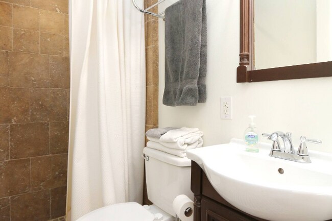 Building Photo - 832 Touro St