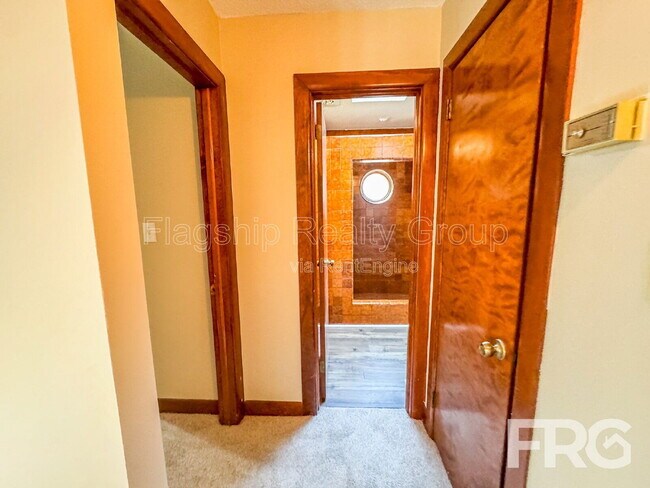 Building Photo - 1228 Forest Acres Dr