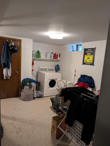 Building Photo - 27 South Crescent Circuit