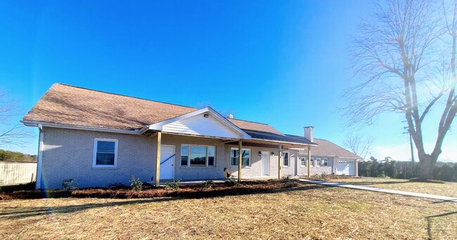 Primary Photo - Farmhouse