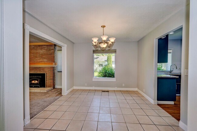 Building Photo - Bothell Rambler