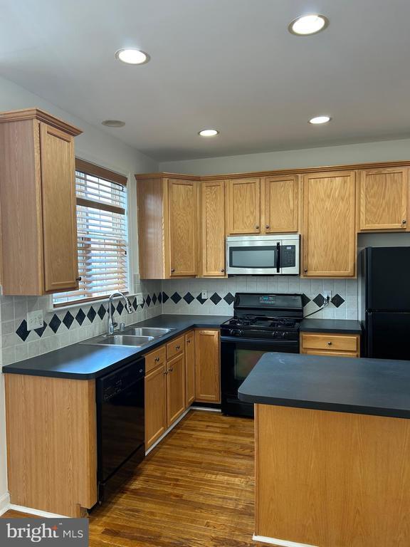 Building Photo - 42540 Magellan Square