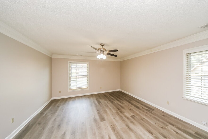 Building Photo - 5005 Cottage Ln