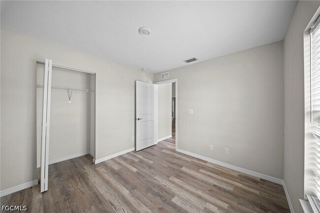 Building Photo - 202 NW 25th Pl