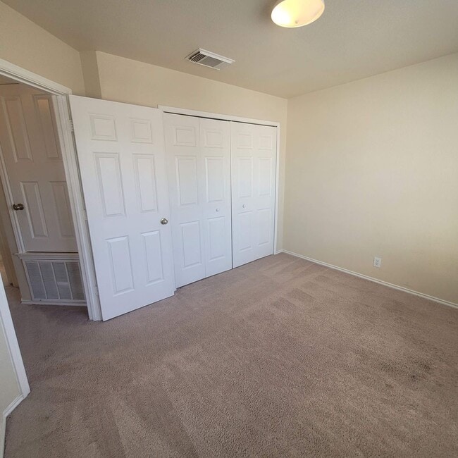 Building Photo - Perfectly Located near Medical Center