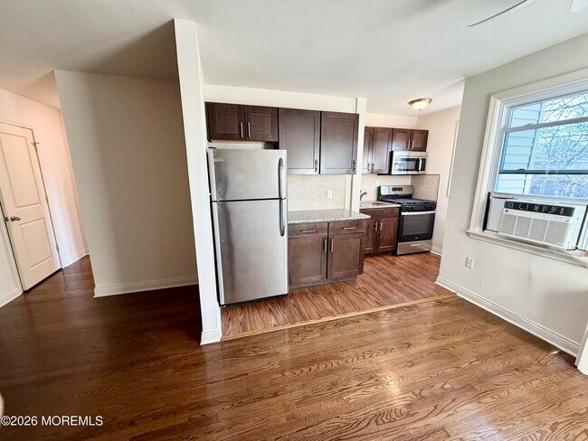 Building Photo - 320 8th Ave