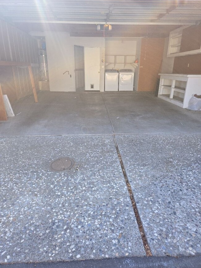 Building Photo - Charming Single Story 3 Bed 2 Bath House