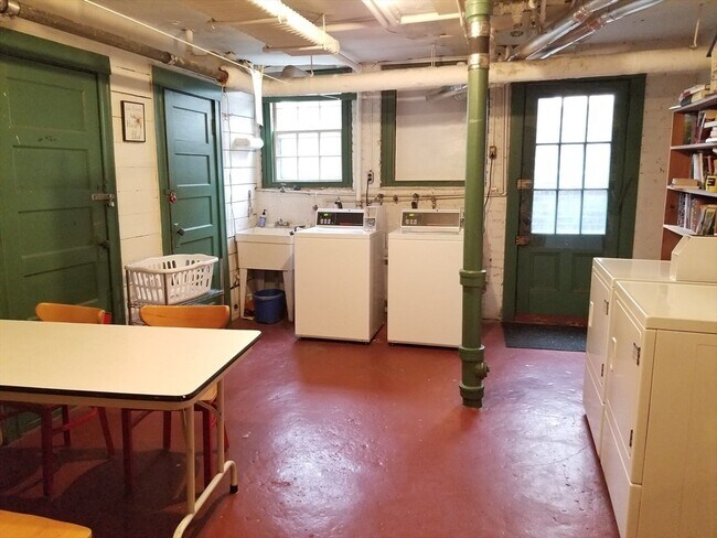 Building Photo - 32 Shepard St