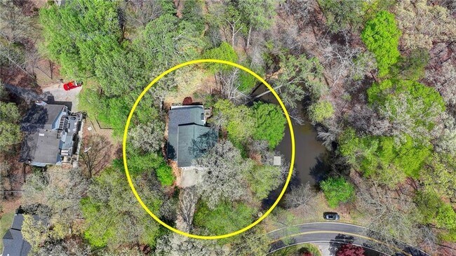 Building Photo - 443 Lakeshore Dr NW