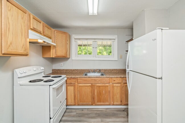 Building Photo - 4100 Garnet Dr