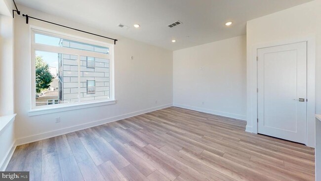 Building Photo - 812 N 16th St