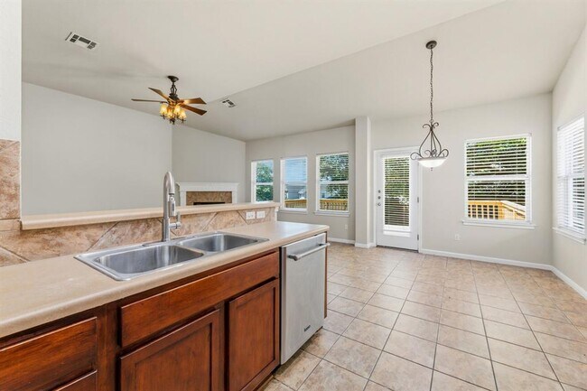 Building Photo - 1216 Willowbrook Dr
