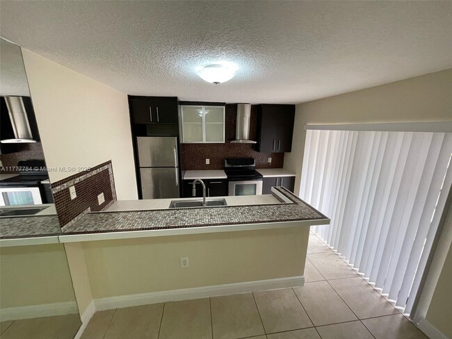 Primary Photo - 870 Blue Ridge Cir