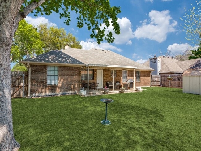 Building Photo - 2900 Christopher Dr