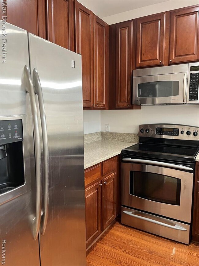 Building Photo - 3255 Camden Dr